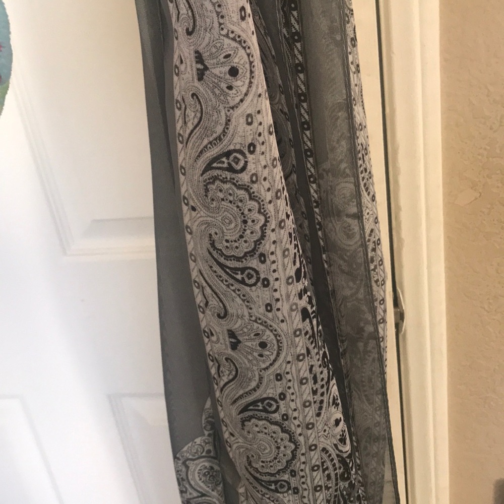 Scarfs - Picture 4 of 4